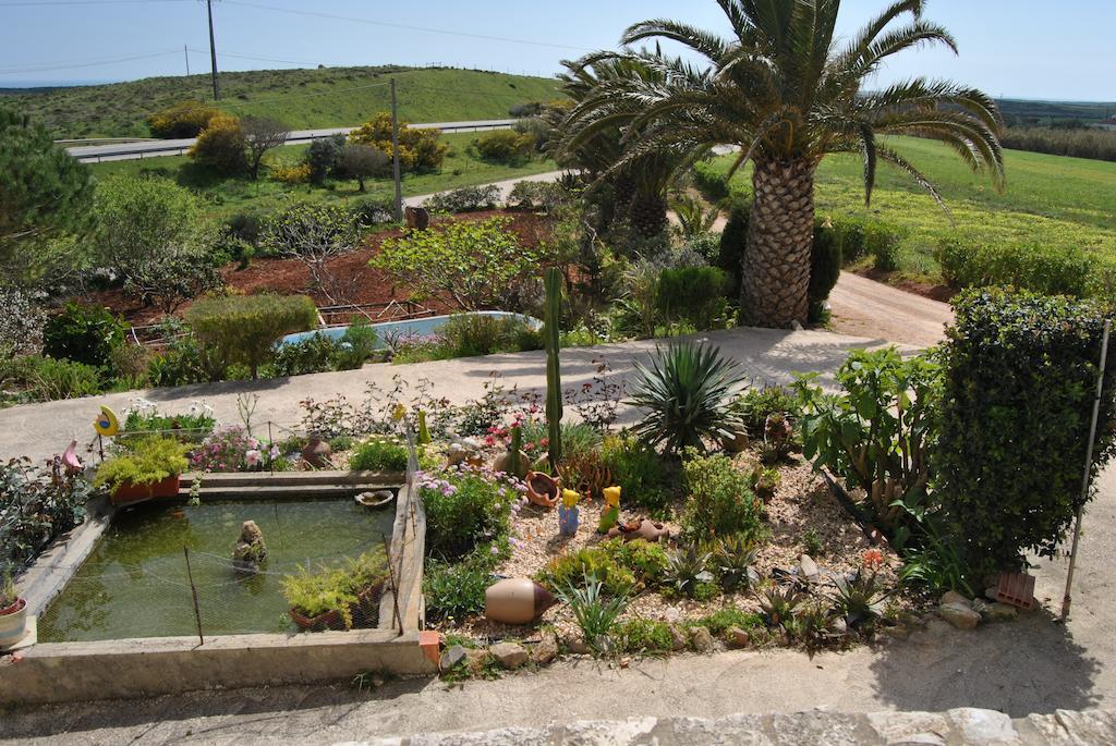 Vivenda Familia Pedro Hotel Vila do Bispo Exterior photo